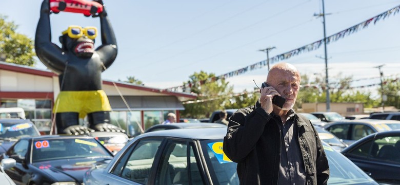 Serial "Better Call Saul" - bliski kuzyn Waltera White'a w akcji [RECENZJA 4. SEZONU]