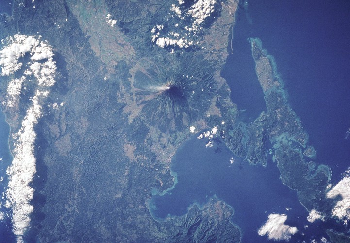 Mayon - czynny wulkan na wyspie Luzon na Filipinach