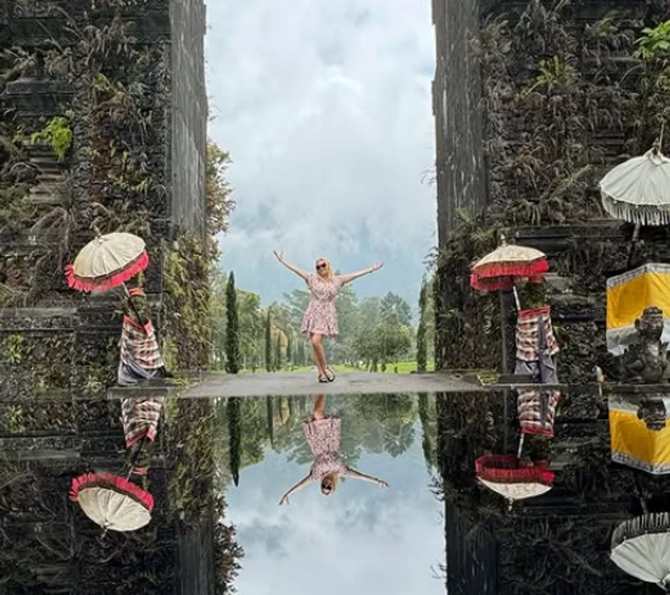 Ivana Selakov sa porodicom na Baliju