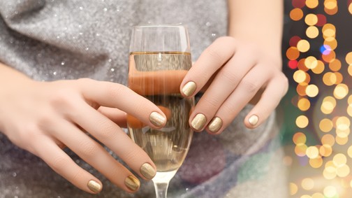 Bámulatosan szép körömtrendek, amik garantáltan meghozzák a szilveszteri hangulatot