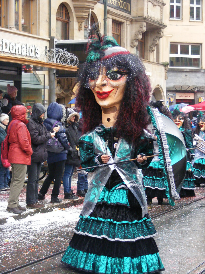 Uczestnicy popołudniowej procesji Cortege