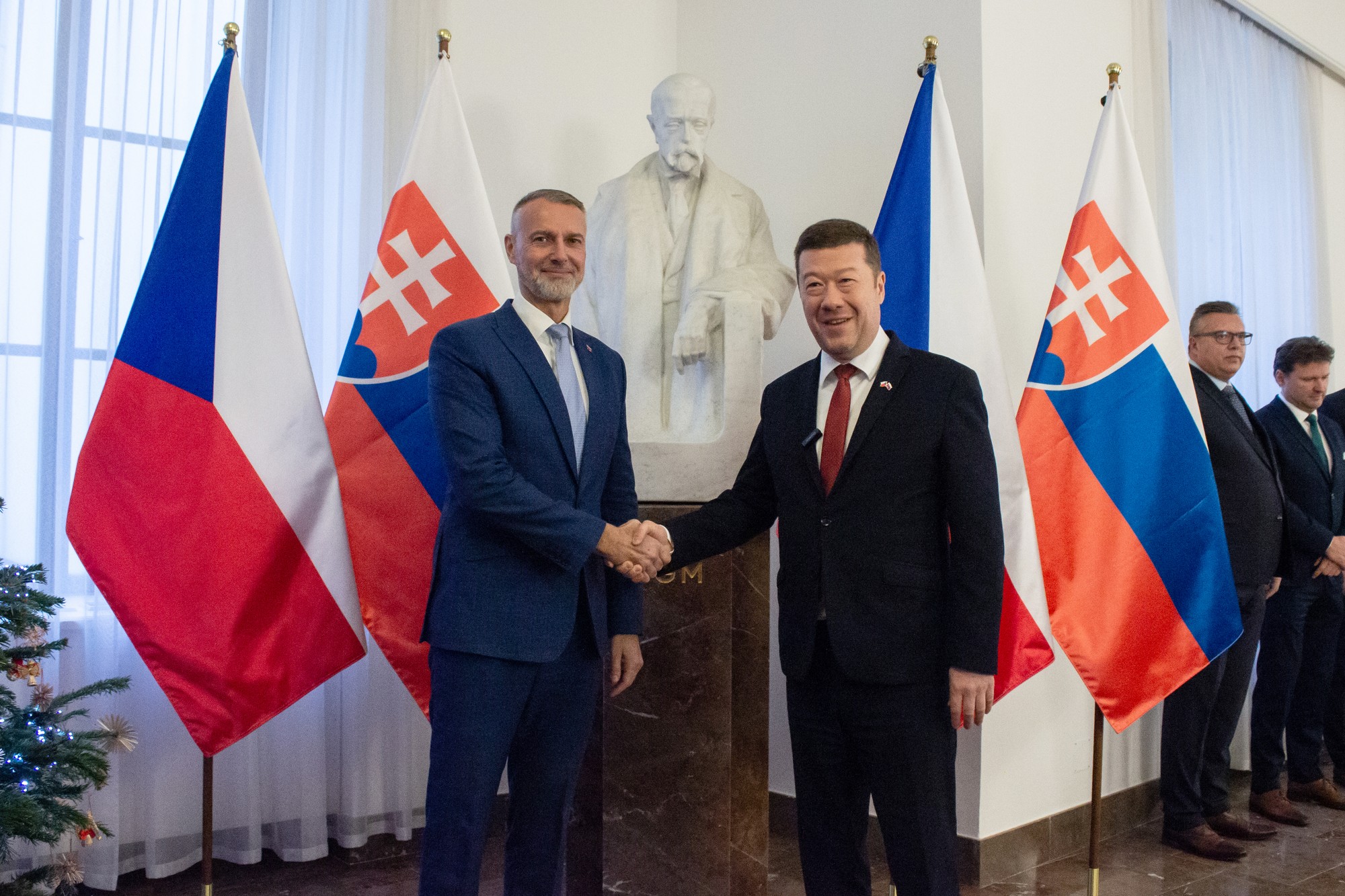 Predseda NR SR Richard Raši a predseda PSP ČR Tomio Okamura.