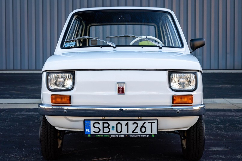 Fiat 126p, którego dostał Tom Hanks, sprzedany za ponad 363 tys. zł