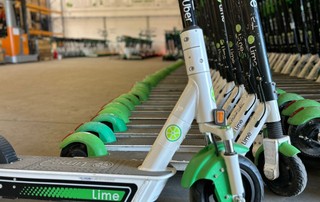 Rowerzyści, hulajnogi i prawo jazdy od 17 lat. Zmiany w przepisach drogowych