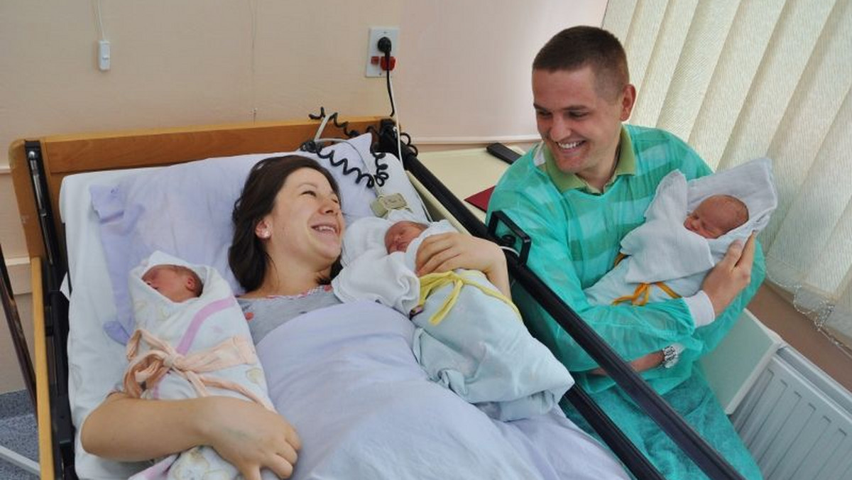 Rodzice urodzonych tydzień temu trojaczków z Tarnowskich Gór otrzymają wsparcie finansowe. Wojsko zagwarantuje rodzinie mieszkanie.