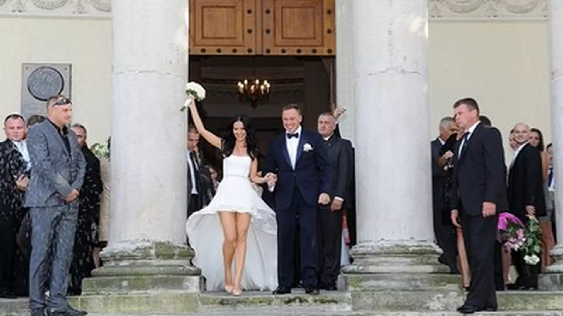 Paulina Sykut powiedziała „tak”. Zobacz jej suknię ślubną!
