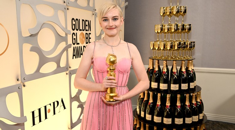 Julia Garner rózsaszín ruhát választott a 2023-as Golden Globe-gálára Fotó: Getty Images