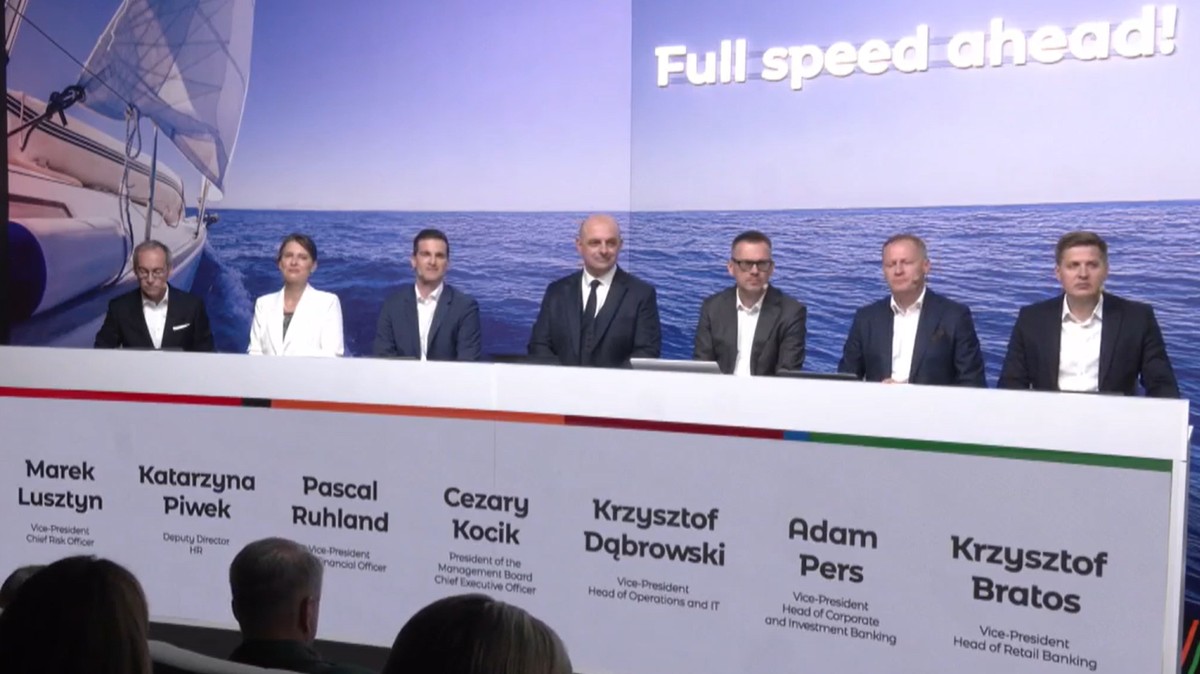 Członkowie zarządu mBanku w trakcie prezentacji strategii na lata 2026-2030
