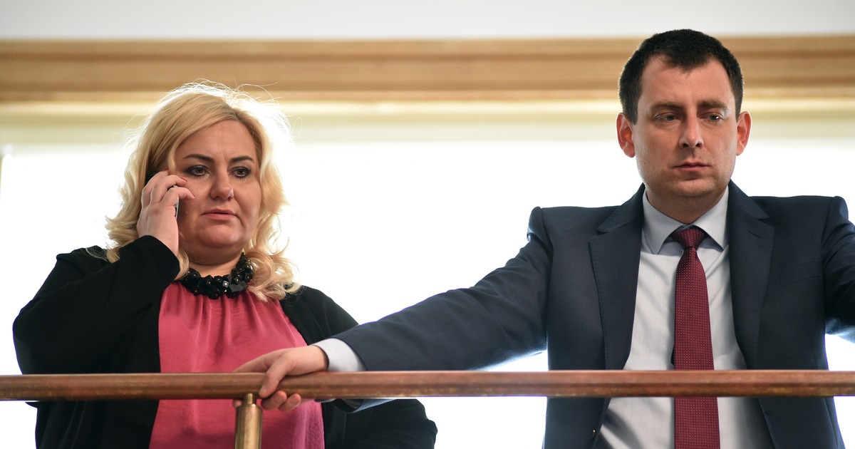 Byli nierozłączną parą operatorów PiS. Teraz ona szuka dla prezydenta "politycznych min"