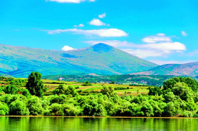 Kad je vedro, s Rtnja se vide ušće Save u Dunav, Kopaonik, Suva i Stara lanina, Bugarska i Rumunija