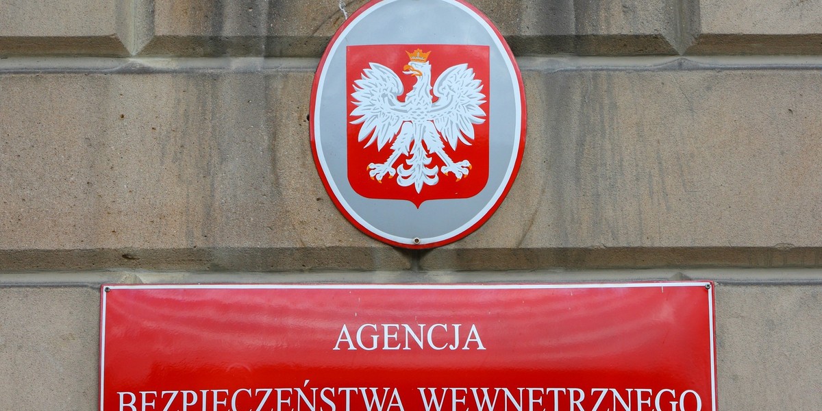 Sąd Rejonowy dla Warszawy Śródmieście zastosował wydał decyzję o tymczasowym areszcie dla dwóch podejrzanych. Wobec obywatelki Wietnamu zastosowano natomiast poręczenie majątkowe w wysokości 100 tys. zł, zakaz opuszczania kraju oraz dozór policyjny