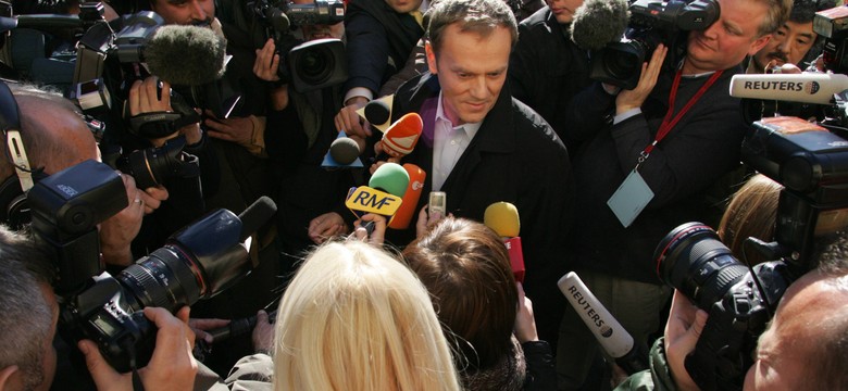 Jest praca dla seniora? Fotograf Tuska zwolniony pięć lat przed emeryturą