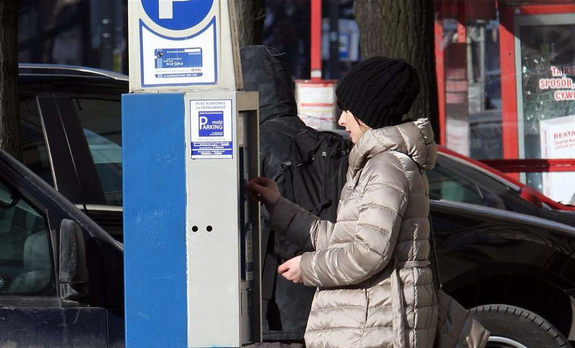 Dygant zabrakło drobnych - prosiła o pomoc przechodniów