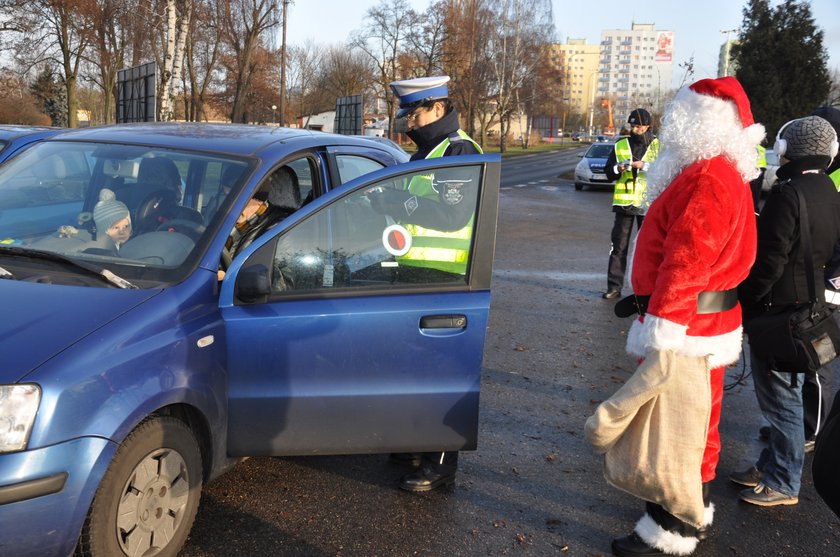 Policja wręczała kierowcom... rózgi