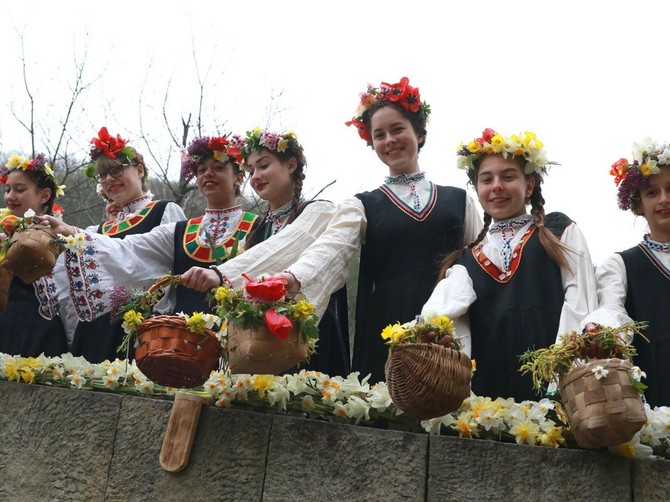 Da li znate šta su Lazarice? Stari srpski običaj uspostavljen je u doba cara Lazara na Vrbicu (Ilustracija)