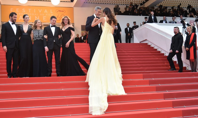 Amal Clooney w Cannes. Wiatr spłatał jej figla!