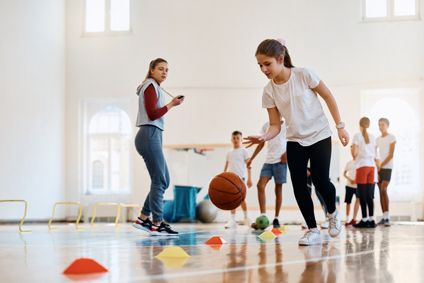 Czy nagrody sportowe dla trenerów i małoletnich zawodników są opodatkowane podatkiem dochodowym?