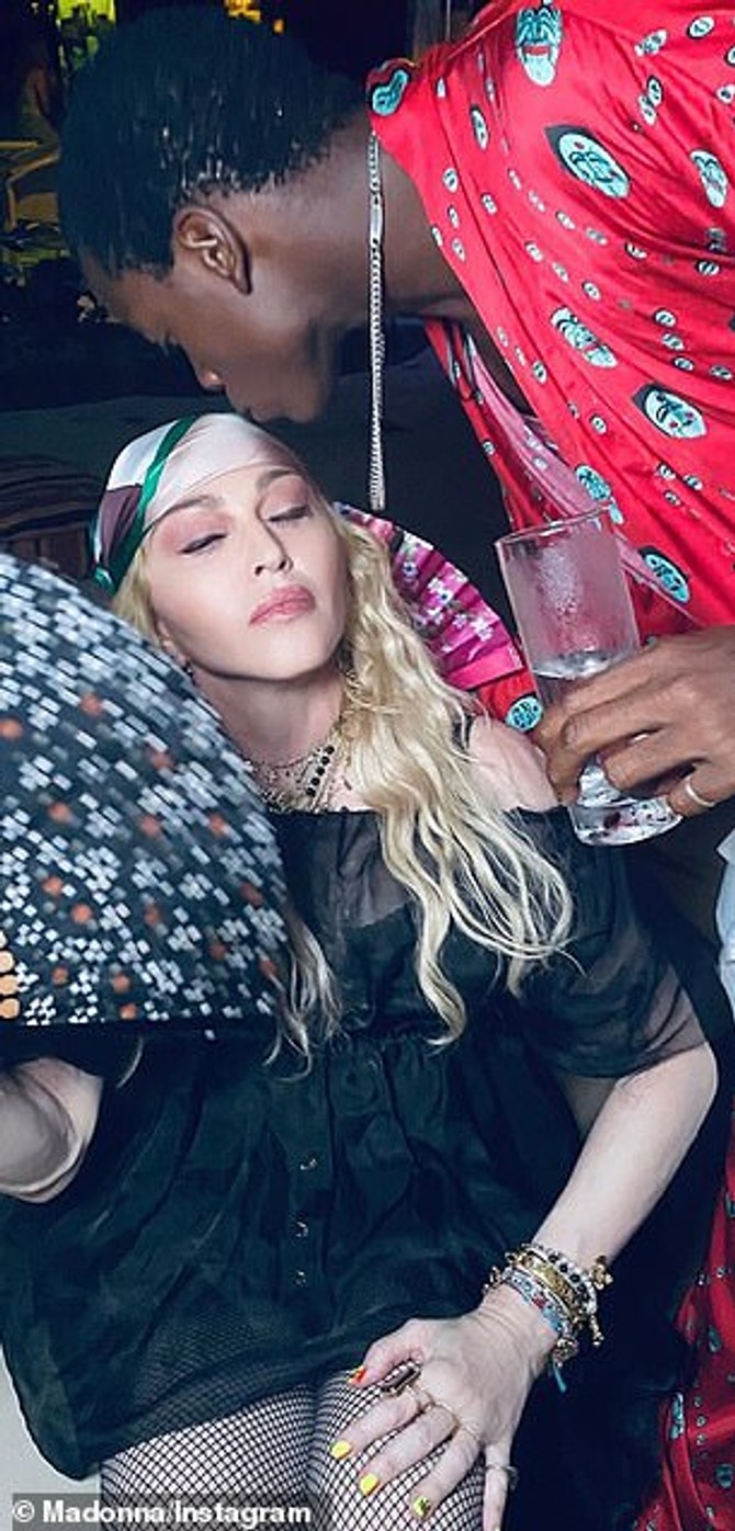 Madona sa sinom