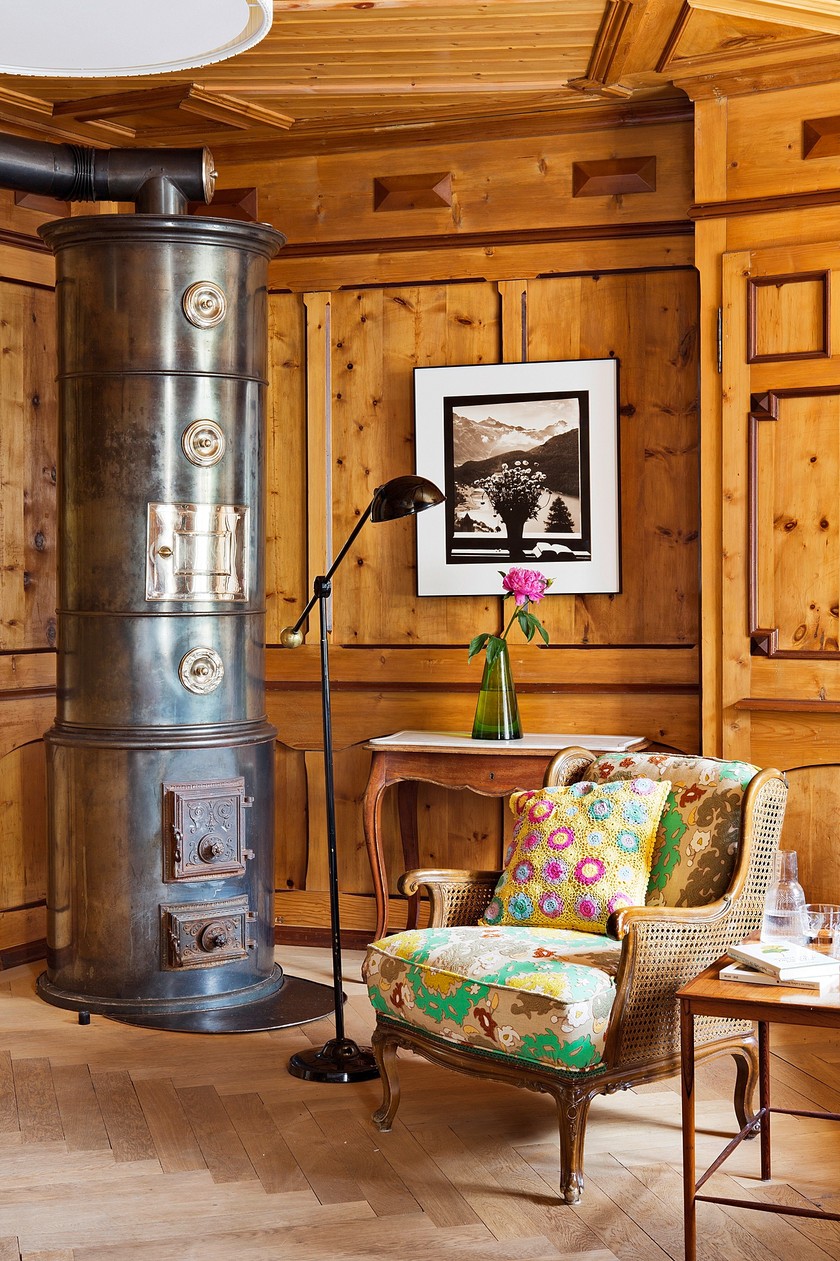VILLA FLOR Im Interieur des alten Patrizierhauses in S-chanf trifft Tradition auf Familienerbstücke, Designmöbel und Vintagefunde.