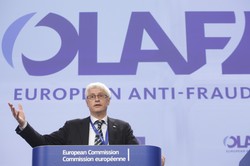 OLAF oskarżony o nadużycia w sprawie afery komisarza Johna Dallego