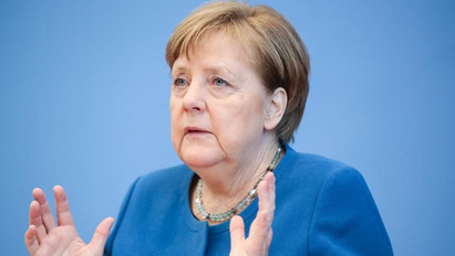 Sokkot kaptak a németek: punk-dallal búcsúzik Angela Merkel