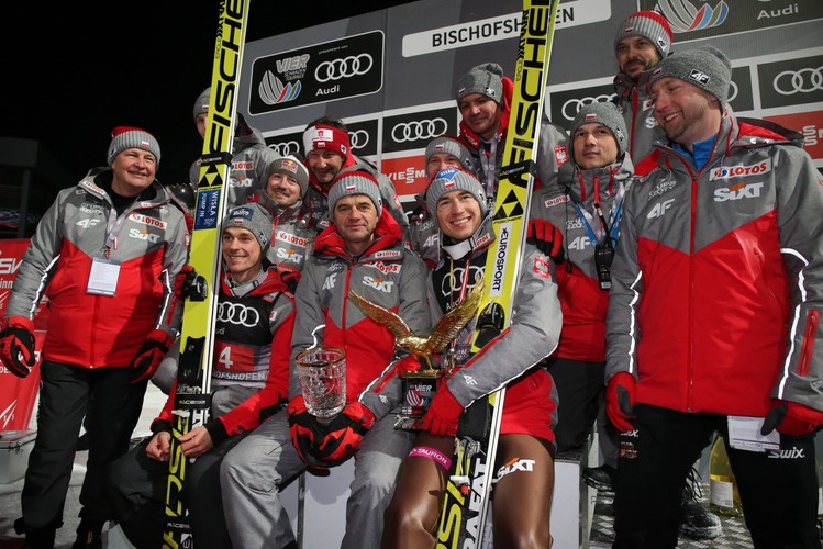 Król Kamil Stoch! W jego kolekcji brakuje już tylko jednego trofeum