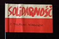 Flaga „Solidarność z polskim narodem“. Roland Jahn przymocował ją do swojego roweru