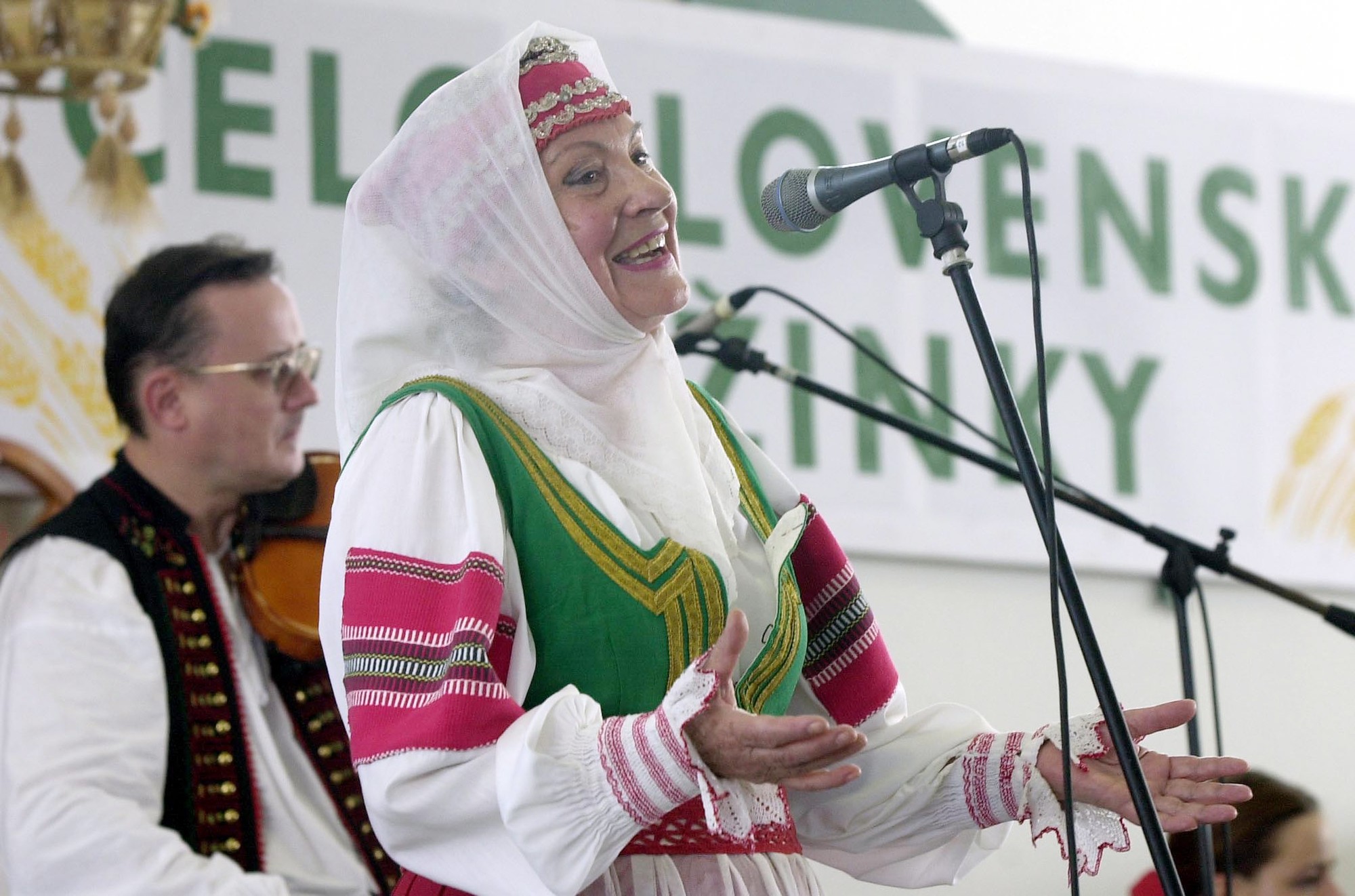 Speváčka ľudových piesní, dlhoročná rozhlasová redaktorka a etnografka Darina Laščiaková. 