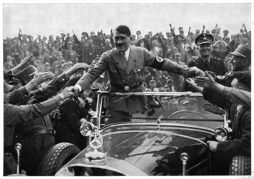 Adolf Hitler i NSDAP to drobiazg na tle osiągnięć w ponadtysiącletniej niemieckiej historii - powiedział polityk