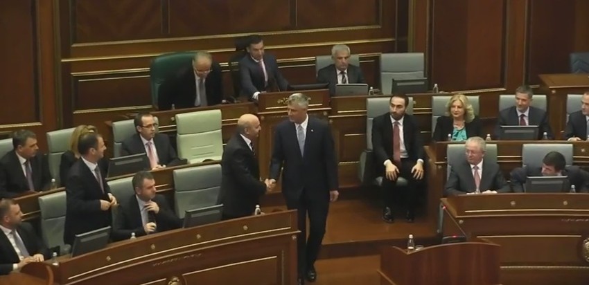 Premijer Kosva Isa Mustafa čestita Tačiju