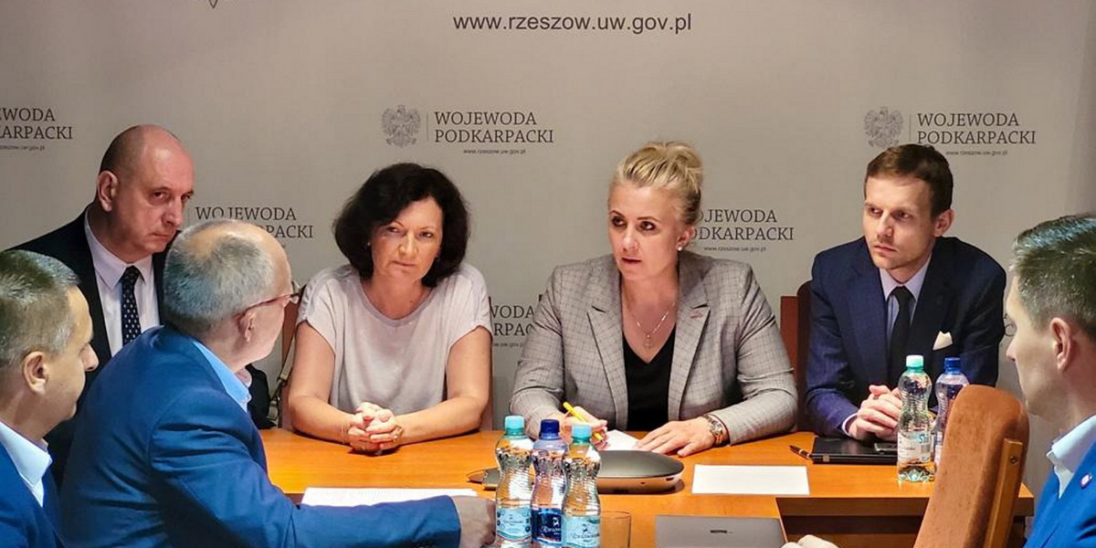 Mimo kryzysu zdrowotnego nowa minister Katarzyna Sójka konsekwentnie milczy