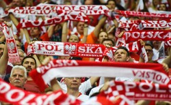 Kibice pod stadionem w Pradze: Polacy, nic się nie stało