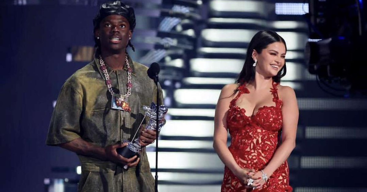 Rema makes history with MTV VMA win with Selena Gomez, thanks Fela for starting Afrobeats - Vimarsana News
