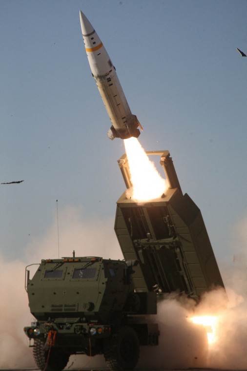 Próbny wystrzał zmodernizowanego wojskowego systemu ATACMS na poligonie rakietowym White Sands w stanie Nowy Meksyk, USA, czerwiec 2017 r.