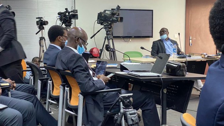 Drama as alleged SARS victim accused police counsel of slapping him  [ARTICLE] - Pulse Nigeria