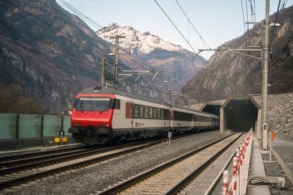 Otwarto najdłuższy i najgłębszy tunel kolejowy na świecie