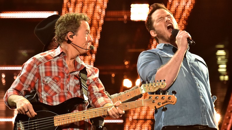 Garth Brooks Pulled Chris Pratt Onstage for an Impromptu Duet at the