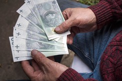 800 plus dla seniora. Będzie dodatek do emerytury za wychowanie dzieci?