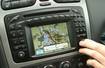 Firmowe zestawy GPS w sprowadzanych samochodach