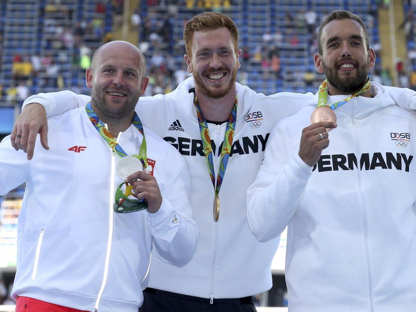 Rio 2016: Christoph Harting tańczył w trakcie hymnu. Żenada mistrza