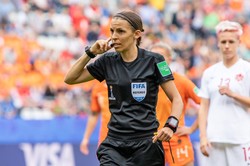 Stephanie Frappart pierwszą kobietą, która poprowadzi mecz na mundialu