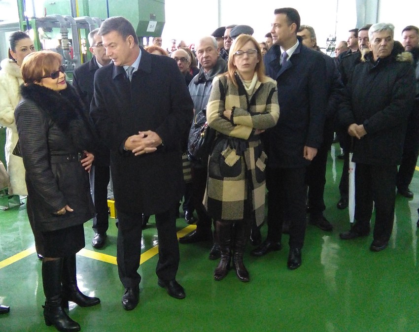 Jelica Đurović Petronijević, direktorka Fabrike maziva, i ministar privrede Goran Knežević u novootvorenom pogonu