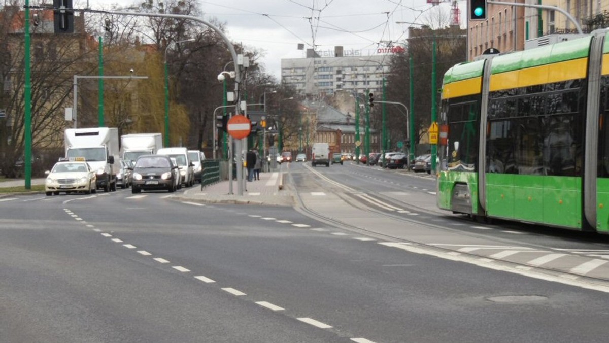 Politycy Platformy Obywatelskiej dogadali się z władzami Poznania. Na sporym fragmencie ul. Grunwaldzkiej wydzielone zostanie jedynie torowisko tramwajowe. Pomiędzy rondem Jeziorańskiego a ul. Roosevelta nie będzie drogi rowerowej, która miała powstać kosztem jednego pasa dla samochodów.