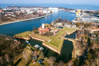 Propozycje na wakacje 2024. Twierdza Wisłoujście ponownie otwarta dla mieszkańców i turystów [GALERIA]