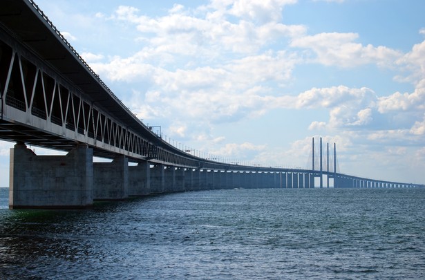 Most nad cieśniną Sund.