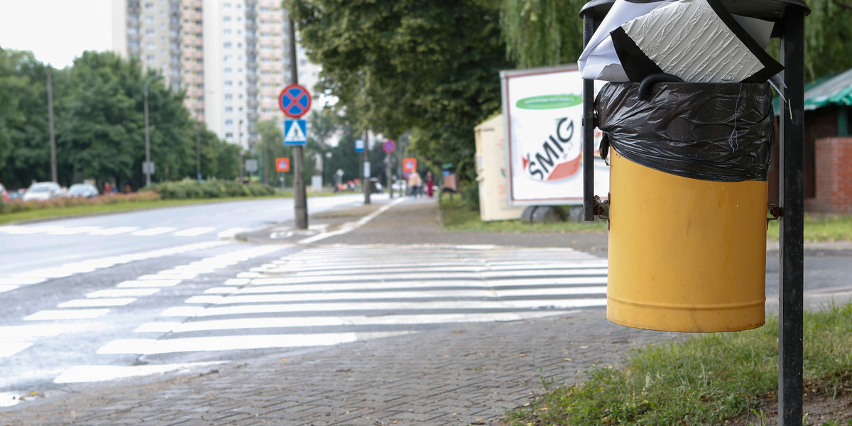 Poznańskie ulice toną w śmieciach.