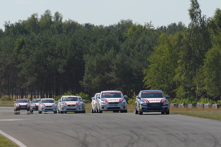 Wyczynowe cee'dy na rozpalonym torze