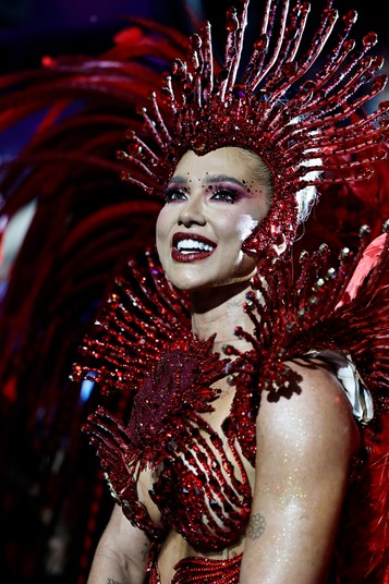 Piękna dziewczyna słynnego piłkarza gwiazdą karnawału w Rio de Janeiro [FOTO]