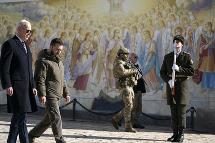 Nagrania Bidena z Zełenskim w Kijowie. W tle słychać alarmy przeciwlotnicze