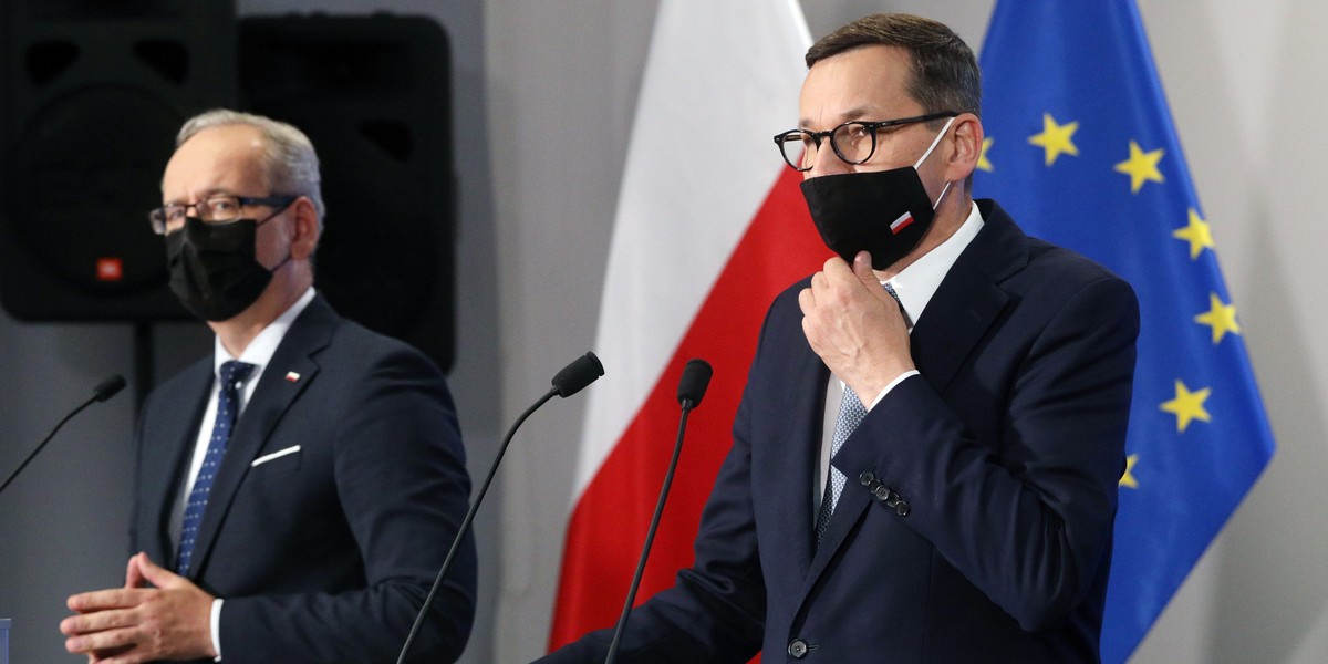 Szczepienia przeciw COVID-19. Morawiecki apeluje do antyszczepionkowców.